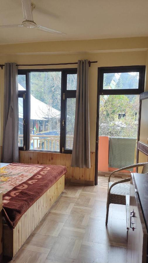 Trinity Homestay Kasol Esterno foto