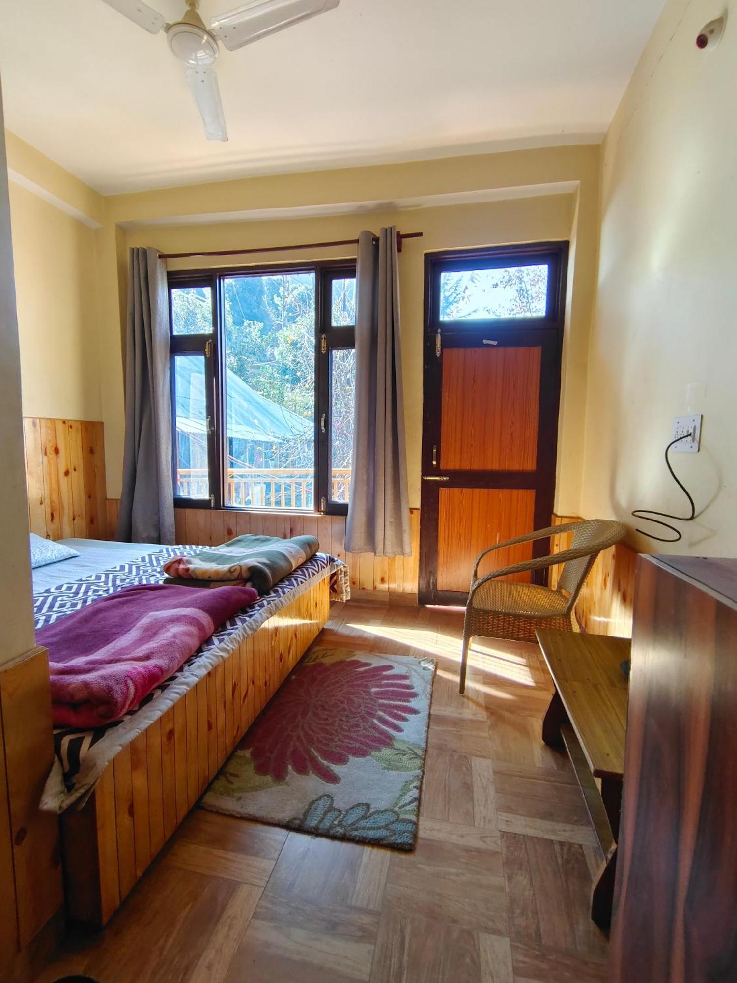 Trinity Homestay Kasol Esterno foto