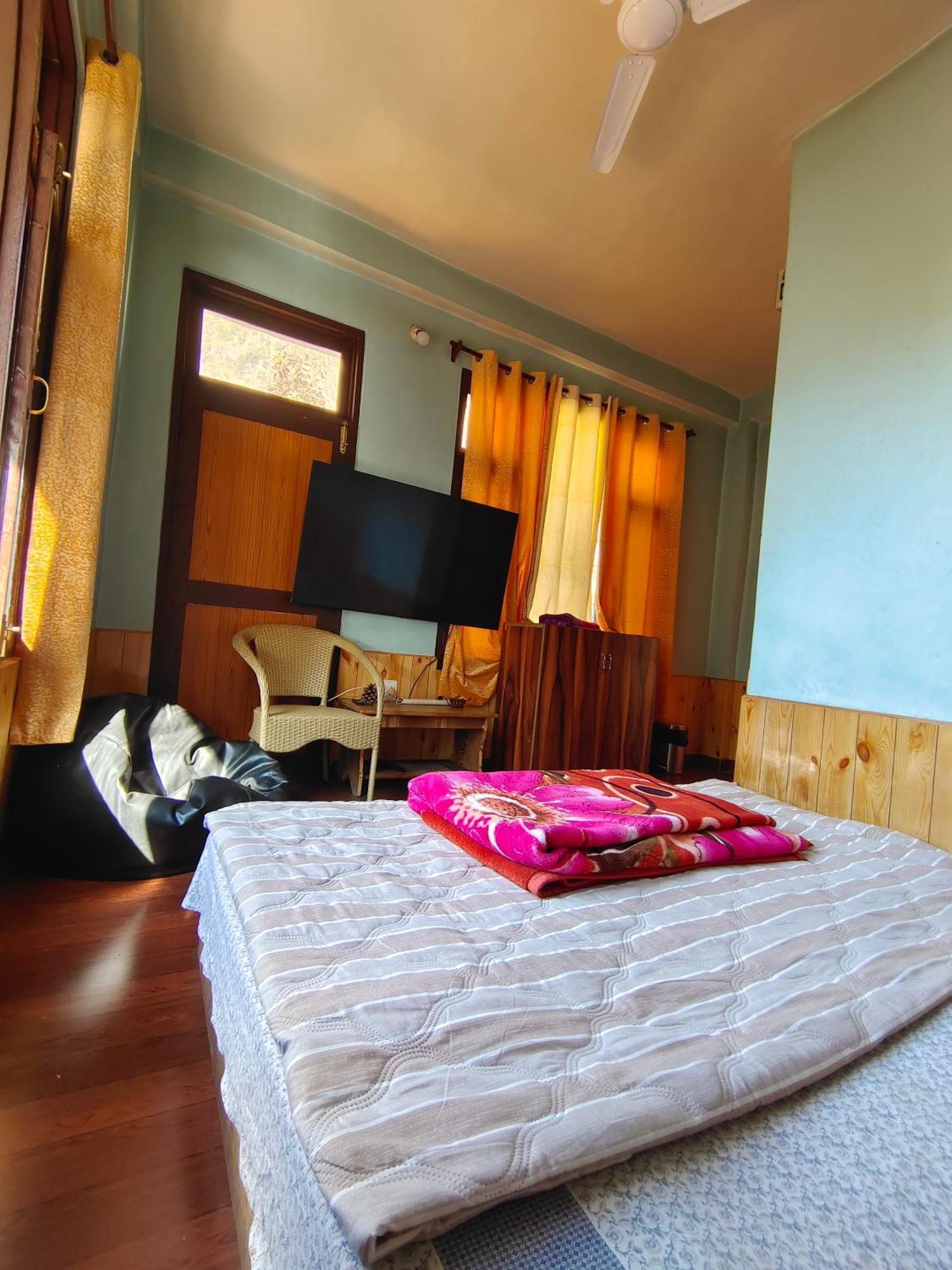 Trinity Homestay Kasol Esterno foto