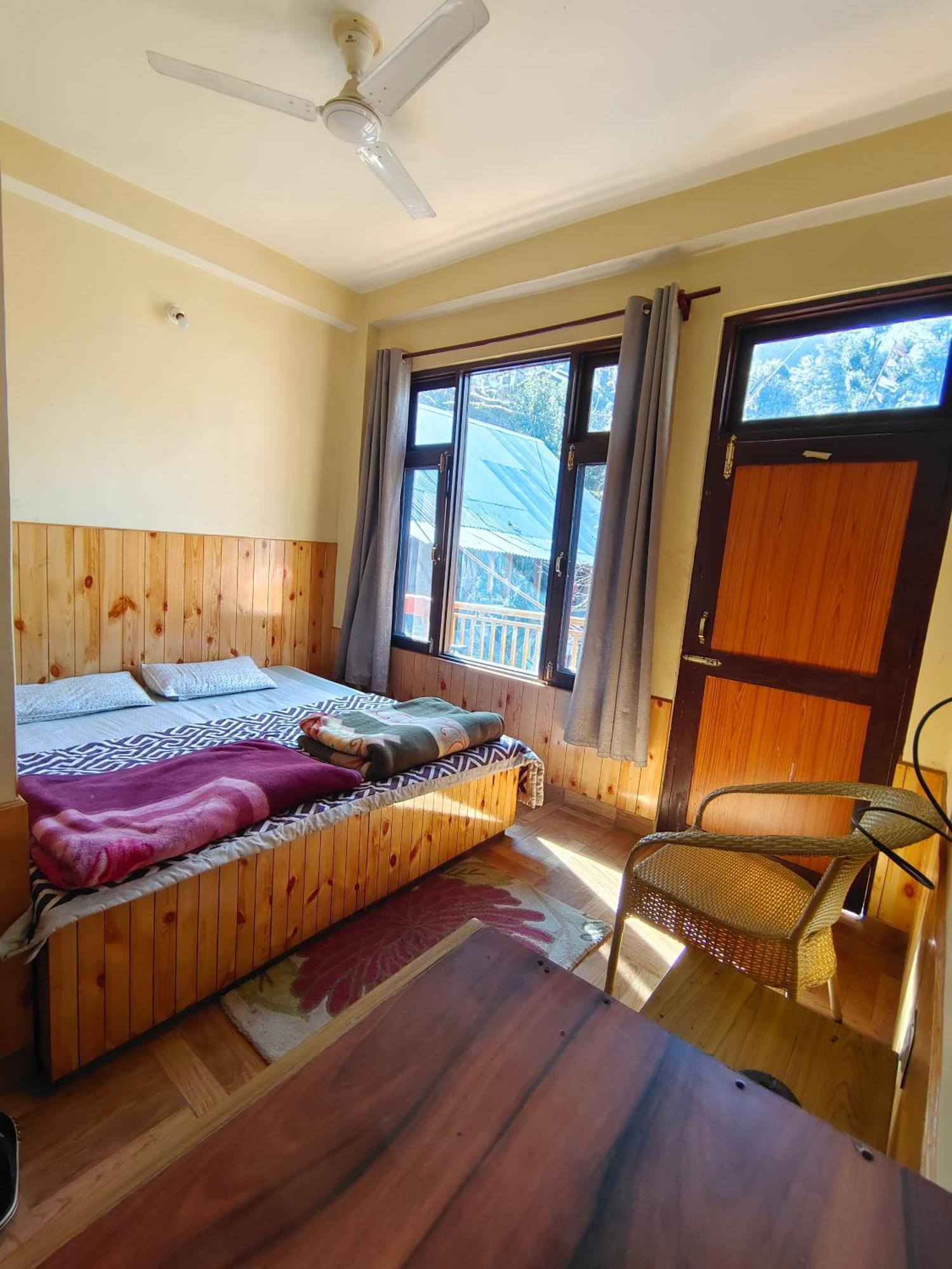 Trinity Homestay Kasol Esterno foto